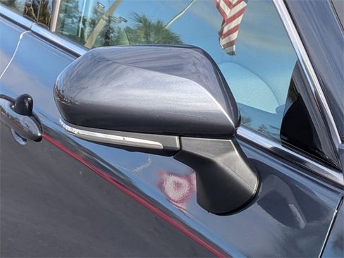 Used 2020 Toyota Avalon Limited image 10