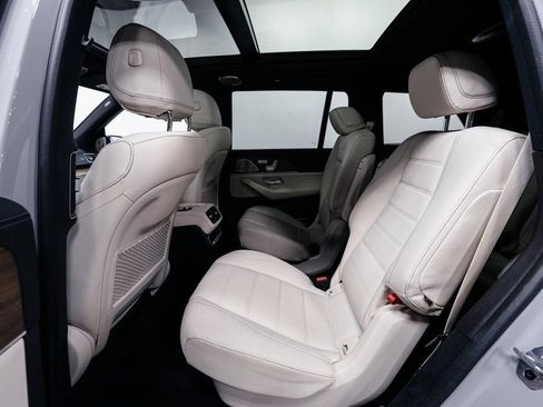 Used 2025 Mercedes-Benz GLS 450 4MATIC image 29
