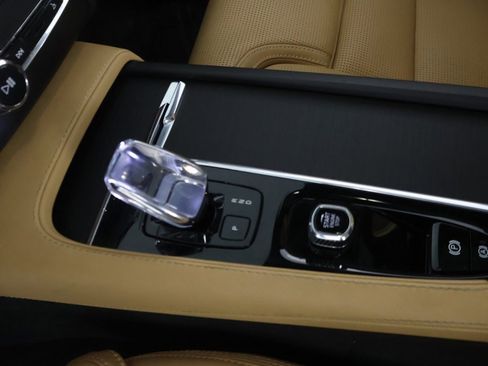 Used 2024 Volvo XC90 B6 Ultimate w/ Protection Package Premier image 54