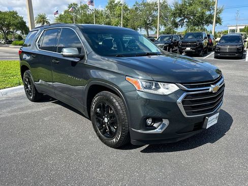 Used 2021 Chevrolet Traverse LT AWD/4WD image 3