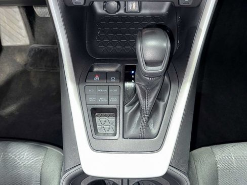 Certified 2025 Toyota RAV4 XLE AWD/4WD image 30