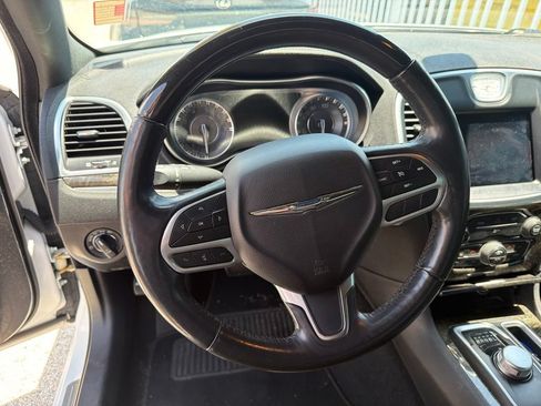 Used 2019 Chrysler 300 Limited RWD image 15
