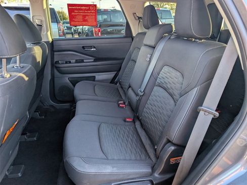 Certified 2022 Nissan Pathfinder SV image 26