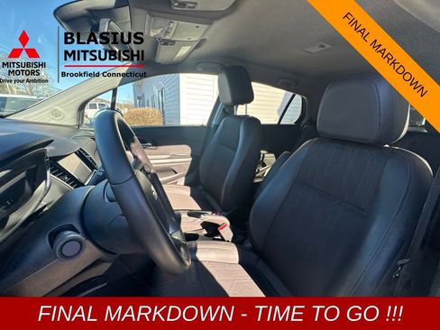 Used 2022 Chevrolet Trax LT w/ LT Convenience Package image 13