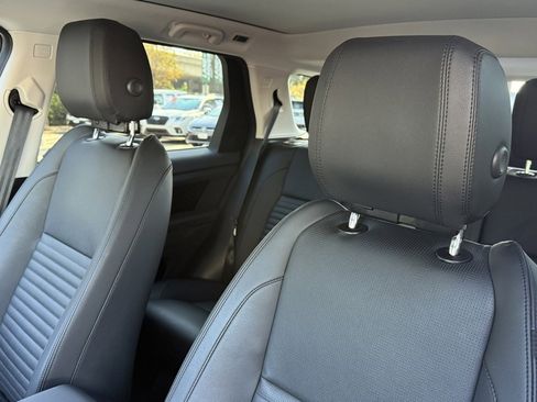 Used 2025 Land Rover Discovery Sport S image 17