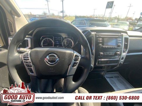 Used 2018 Nissan Titan SV image 17