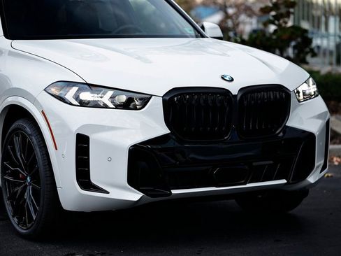 New 2026 BMW X5 xDrive40i w/ M Sport Package image 2