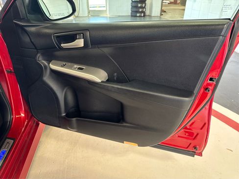 Used 2012 Toyota Camry LE image 25