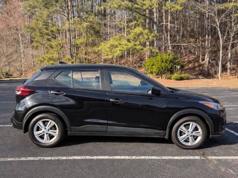 Used 2022 Nissan Kicks S FWD image 4