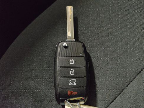 Used 2020 Kia Sorento LX image 32