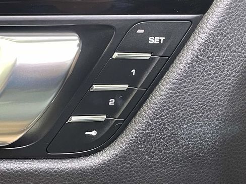Certified 2023 Porsche Macan AWD/4WD image 37