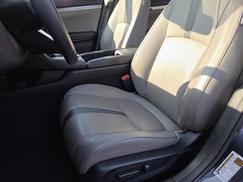 Used 2017 Honda Civic Touring image 31