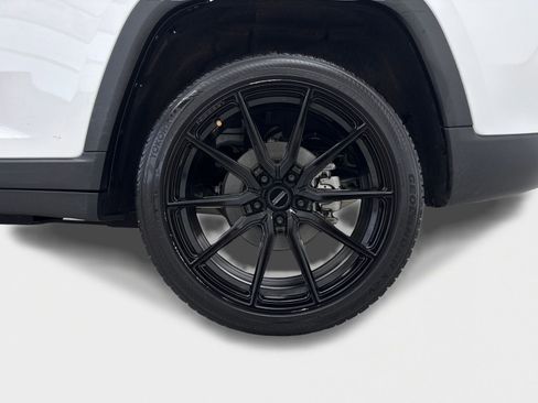 Used 2025 Jeep Grand Cherokee Limited w/ Black Appearance Package image 46