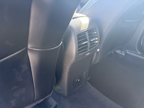 Used 2024 Ford Escape Platinum AWD/4WD image 18