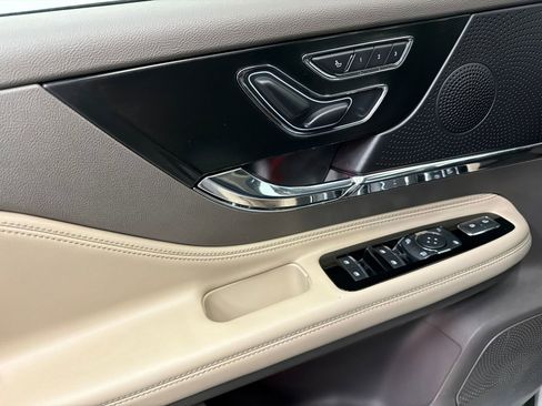 Certified 2023 Lincoln Corsair Reserve w/ Equipment Group 201A image 33