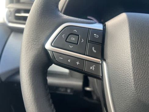 Used 2025 Toyota Sienna XLE w/ XLE Plus Package image 28