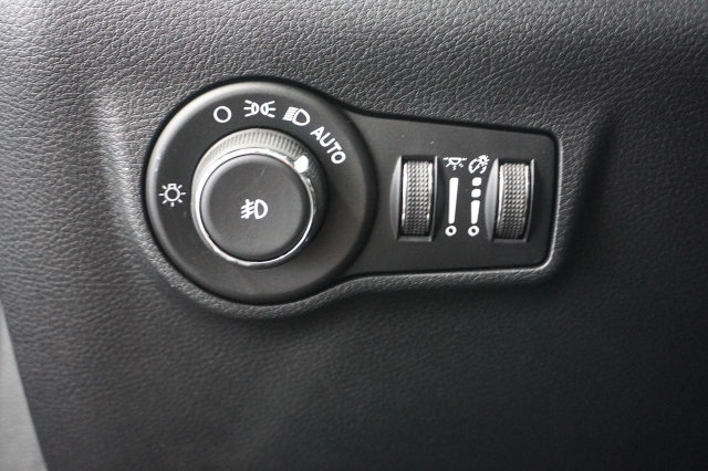 Used 2026 Jeep Compass Limited w/ Sun, Sound & Navigation Group AWD/4WD image 9