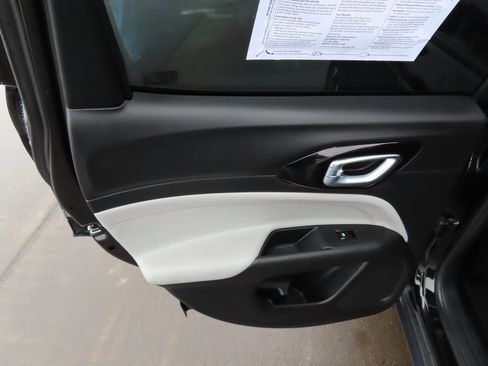 Certified 2023 Jeep Compass Limited image 27