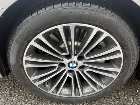 Used 2020 BMW 530i xDrive w/ Premium Package image 12