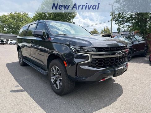 Used 2022 Chevrolet Suburban Z71 w/ Luxury Package AWD/4WD image 2