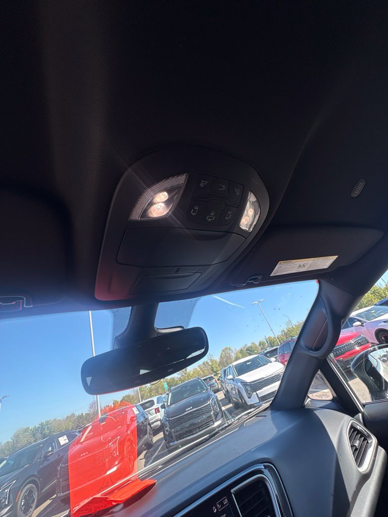 Used 2025 Chrysler Pacifica Select FWD image 14
