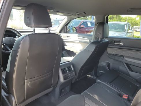 Used 2022 Volkswagen Atlas Cross Sport SE FWD image 18