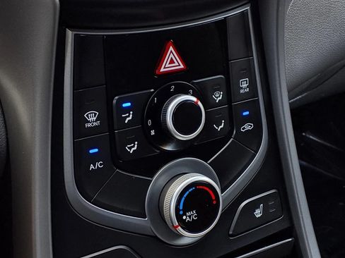 Used 2014 Hyundai Elantra Limited FWD image 9