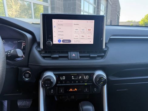 Used 2024 Toyota RAV4 XLE AWD/4WD image 25