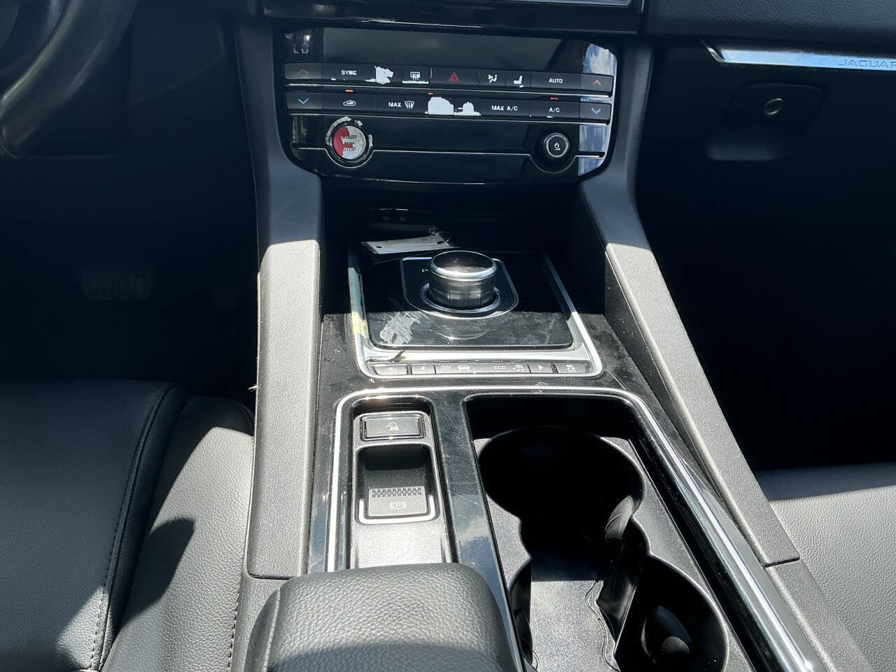 Used 2018 Jaguar F-PACE Premium AWD/4WD image 28