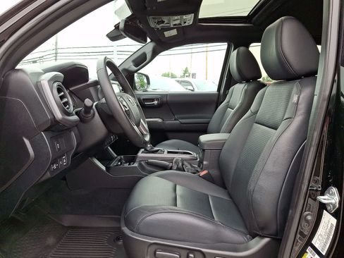 Certified 2023 Toyota Tacoma TRD Off-Road w/ TRD Premium Off Road Package AWD/4WD image 15