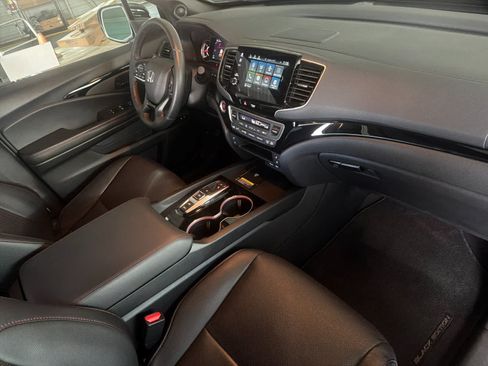 Used 2025 Honda Passport Black Edition image 16