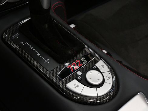 Used 2009 Mercedes-Benz SLR image 28