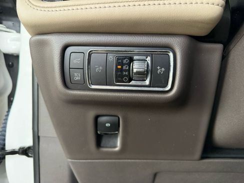 Used 2022 Lincoln Nautilus FWD image 13