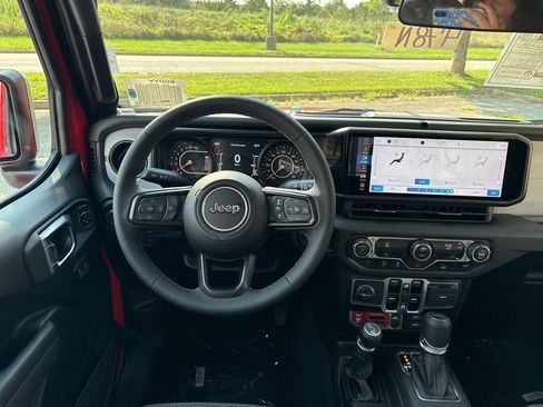 New 2025 Jeep Gladiator Willys image 18