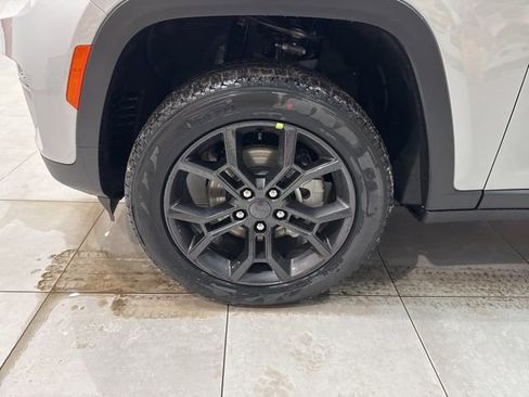 New 2025 Jeep Grand Cherokee Limited AWD/4WD image 12