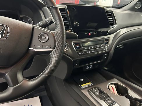 Certified 2025 Honda Passport EX-L image 11