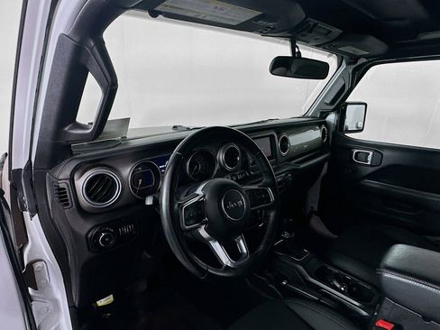 Used 2018 Jeep Wrangler Unlimited Sahara image 31