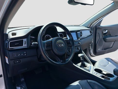 Used 2018 Kia Niro Touring FWD image 4