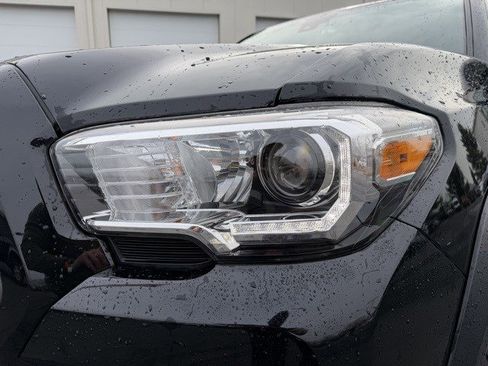 Used 2021 Toyota Tacoma TRD Off-Road w/ Technology Package image 12