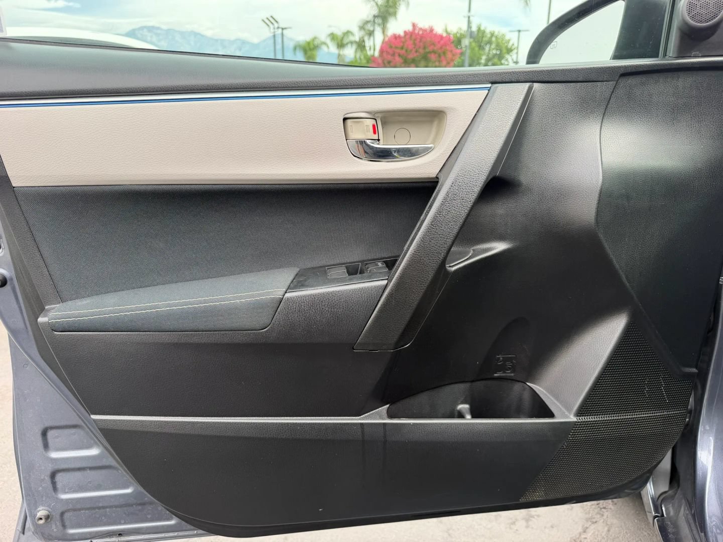 Used 2014 Toyota Corolla LE w/ Protection Package FWD image 9