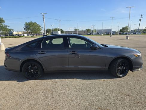 Used 2025 Honda Accord SE image 14