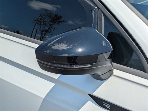 Used 2024 Volkswagen Tiguan SE R-Line image 12