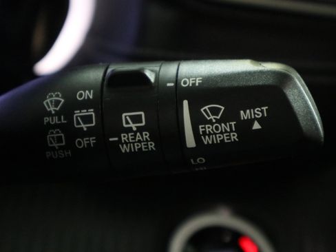 Used 2023 Jeep Grand Cherokee L Laredo image 32