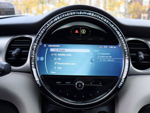 Used 2022 MINI Cooper SE w/ Driver Assistance Package image 31