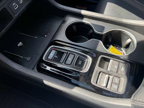 Used 2024 Honda Pilot Touring image 17