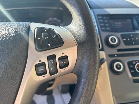 Used 2017 Ford Taurus SE image 18