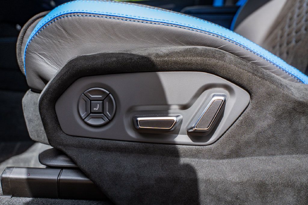 Used 2024 Lamborghini Urus Performante AWD/4WD image 28