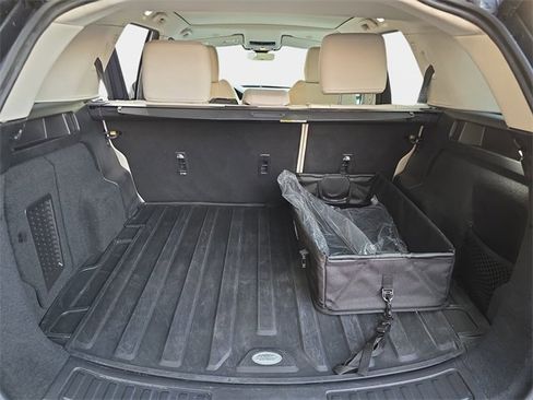 Used 2024 Land Rover Discovery Sport S image 12