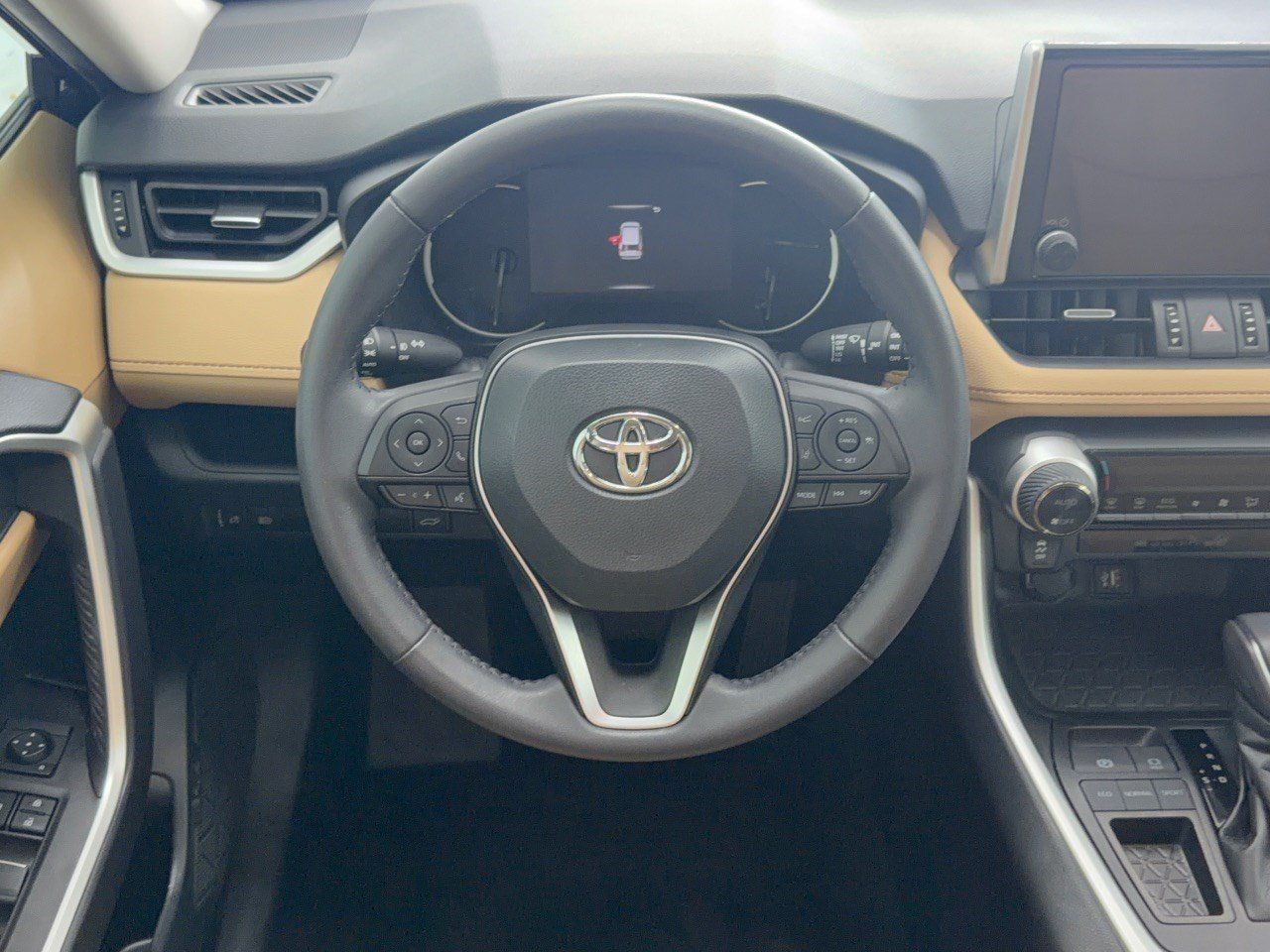 Used 2024 Toyota RAV4 XLE Premium FWD image 10