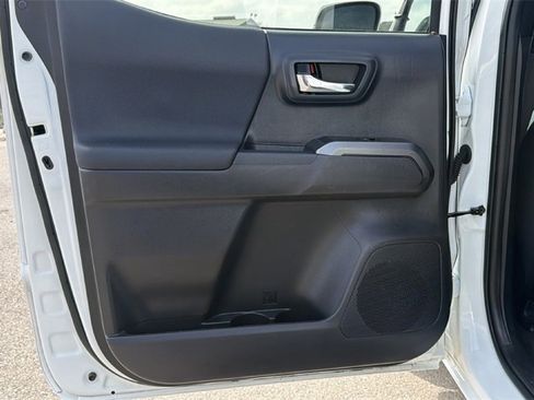 Certified 2023 Toyota Tacoma TRD Off-Road image 34